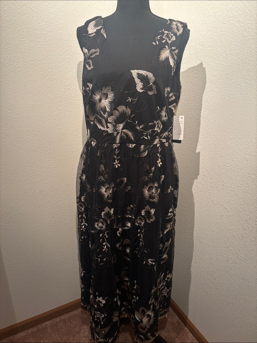 SLNY Black Dress with Beige Floral Print - Picture 3 of 9